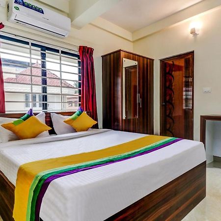 Itsy Hotels Rain Tulsi Stayz, Palarivattom Junction Kochi Εξωτερικό φωτογραφία