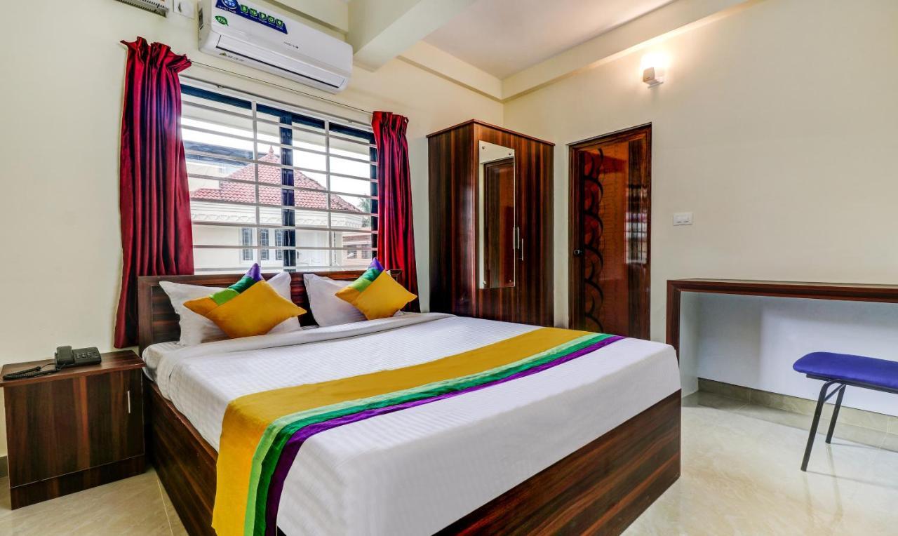 Itsy Hotels Rain Tulsi Stayz, Palarivattom Junction Kochi Εξωτερικό φωτογραφία