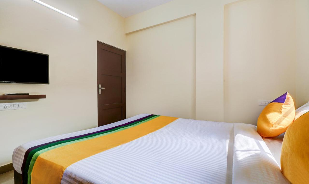 Itsy Hotels Rain Tulsi Stayz, Palarivattom Junction Kochi Εξωτερικό φωτογραφία